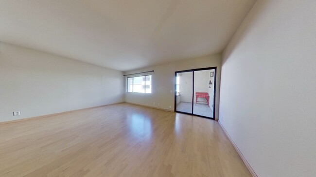 Building Photo - Charming Upper-Level Condo with Private Ba...