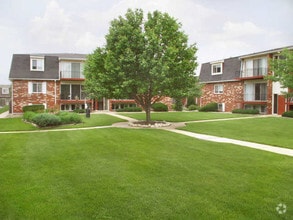 Building Photo - Village Park at Eastborough