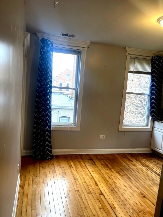 Building Photo - 1419 W Cullerton St