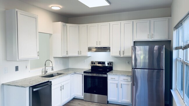 Building Photo - 206 Thomas Ln S