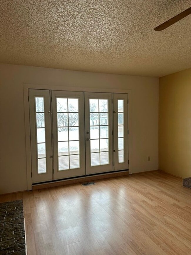 Building Photo - Large home with additional garage!