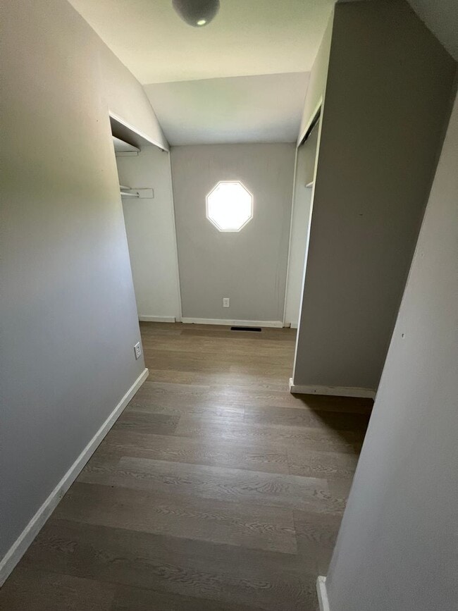 Foto del edificio - 516 Nursery Rd