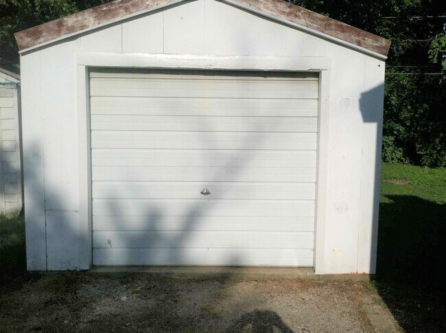 Building Photo - 1216 S Boeke Rd