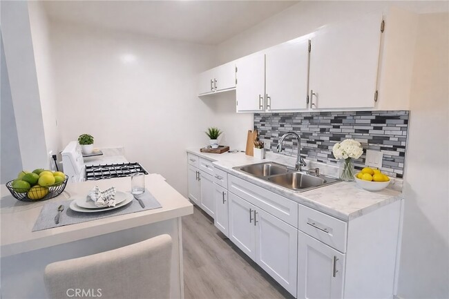 Building Photo - 1803 W Sumac Ln