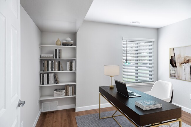 Building Photo - Oak Hill Apartments