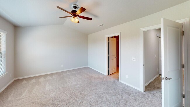 Building Photo - Beautiful 3-Bedroom, 2.5 Bath Townhome Close to The Pinnacle Hills in Rogers!!!!