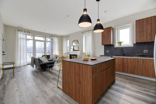 Foto del edificio - 790 E Irving Park Rd