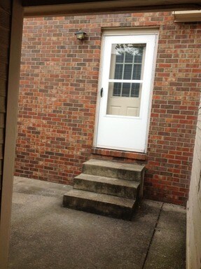 Building Photo - 860 Village Ct