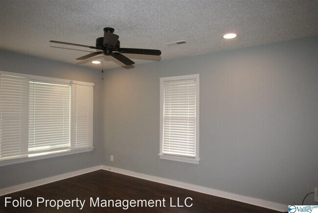 Foto del edificio - 2 br, 1 bath House - 1306 Oshaughnessy Ave...