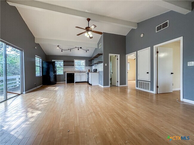 Foto del edificio - 571 Firefly Dr