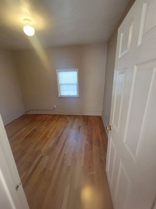 Building Photo - 1 Bedroom 1 Bath Single Family Home in Bri...