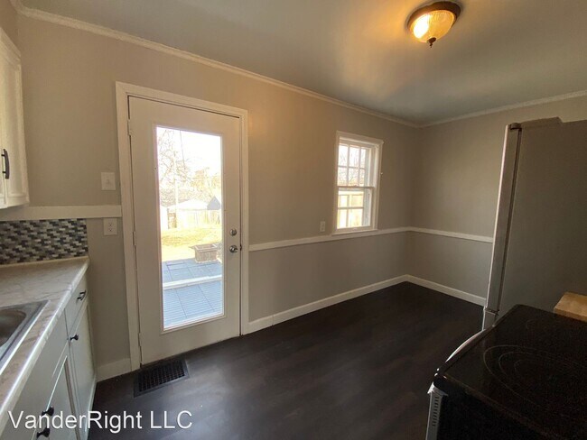 Building Photo - 3 br, 1 bath House - 820 S Glendale Ave