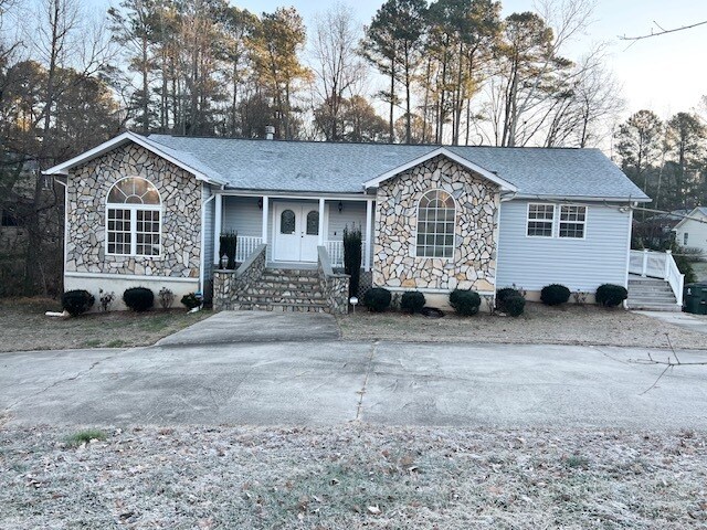 Building Photo - 607 Van Dr