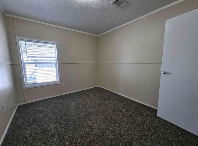 Building Photo - Charming 2BR House in Howe