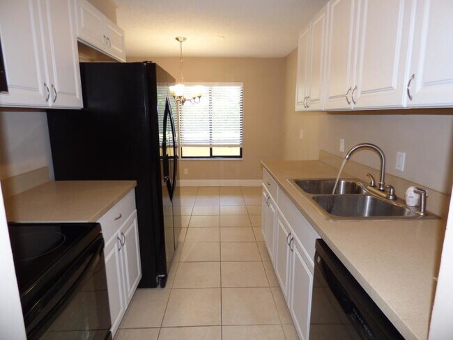 Foto del edificio - 150 Pineview Rd