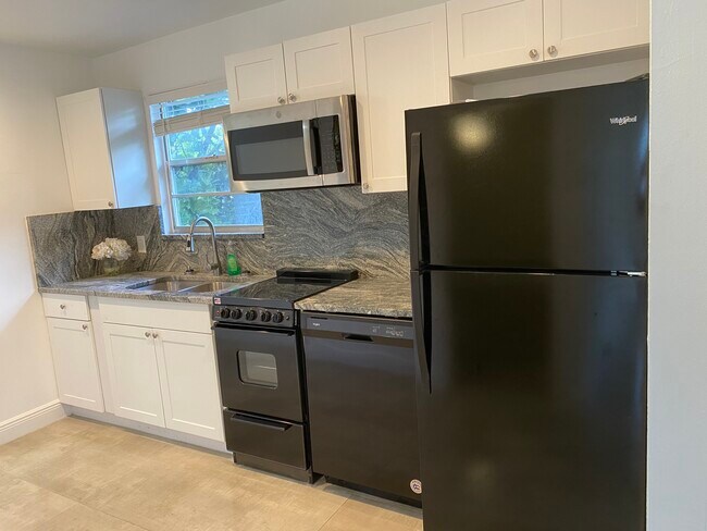 Building Photo - 600 Biscayne Dr