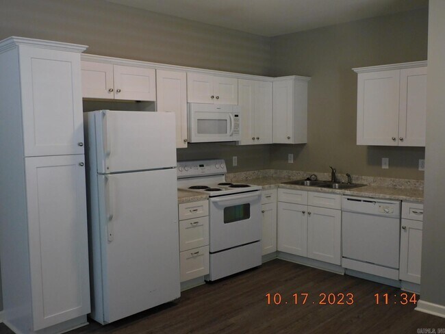 Building Photo - 2131 Hickory St