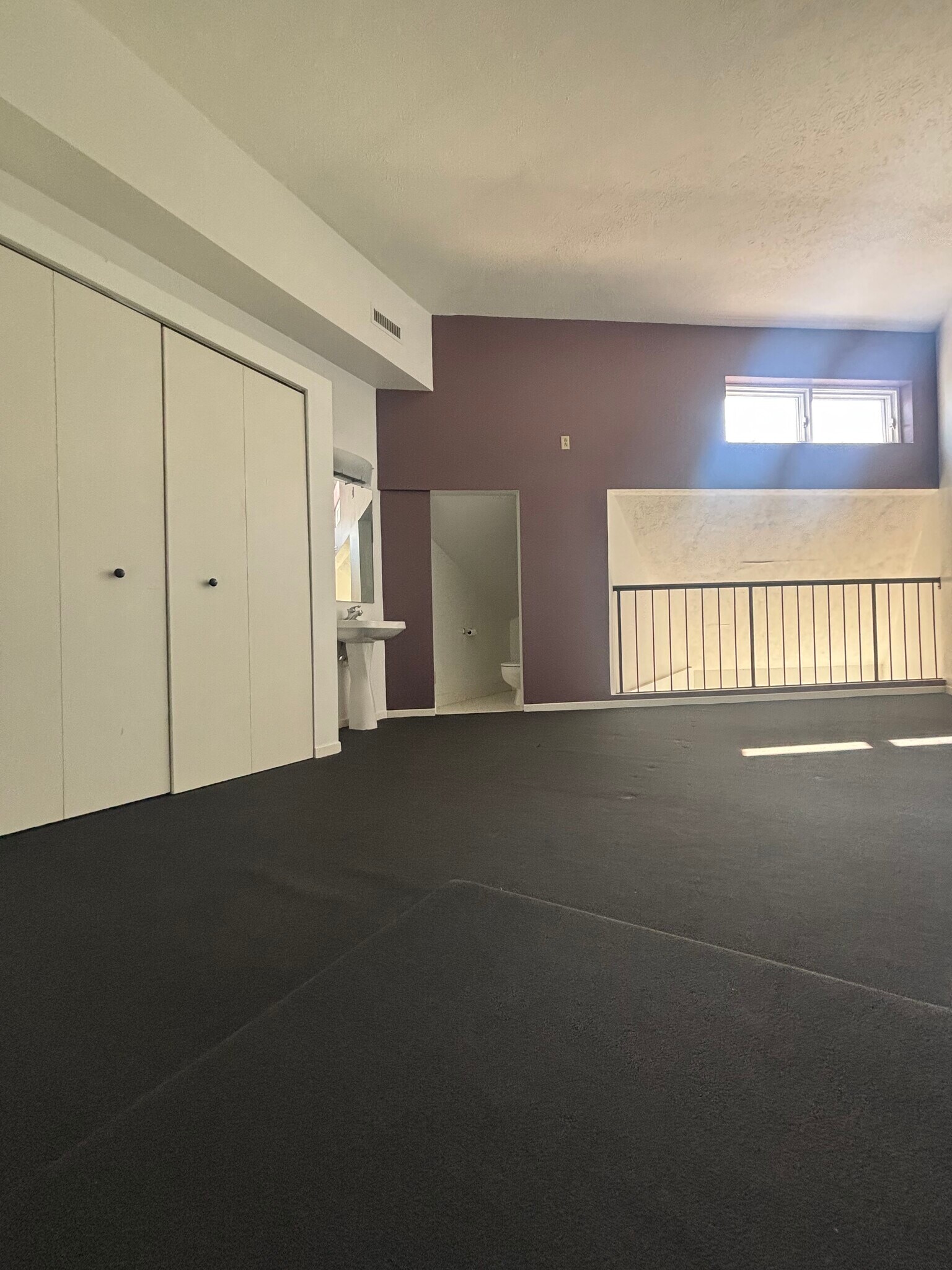 1900 Grove Ct Cleveland, OH 44113 – photo 3