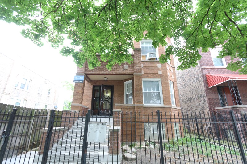 Primary Photo - 725 N Trumbull Ave
