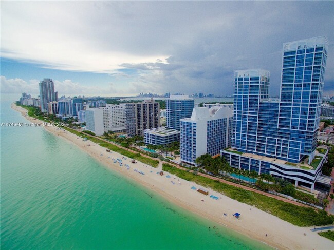 Foto del edificio - 6899 Collins Ave