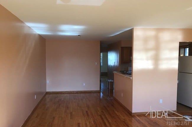 Building Photo - Huge 3br/1.5ba w/driveway in Gravesend