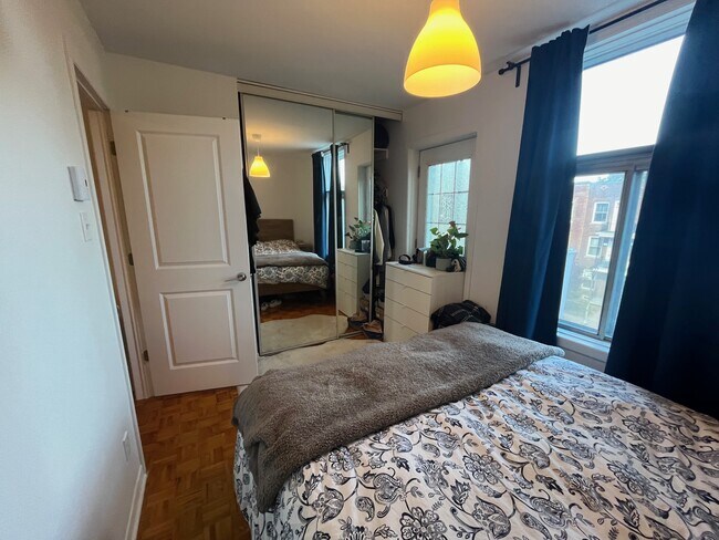 Building Photo - 2166 Av Valois