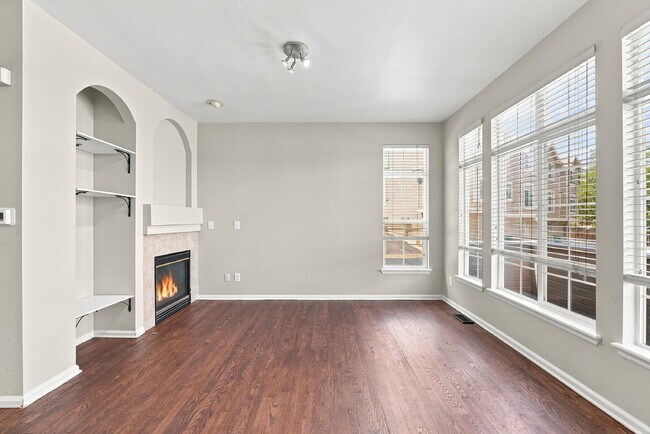 Foto del edificio - $2,695.95 - 3 Bed, 2.5 Bath Newly Updated Townhome in Centennial with Central AC