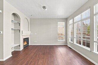 Building Photo - 5555 E Briarwood Ave