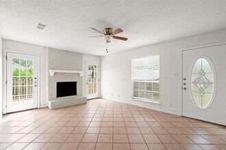 Building Photo - 1404 Valleyridge Cir