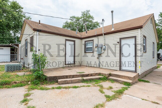 Building Photo - 1142 S Edwards St