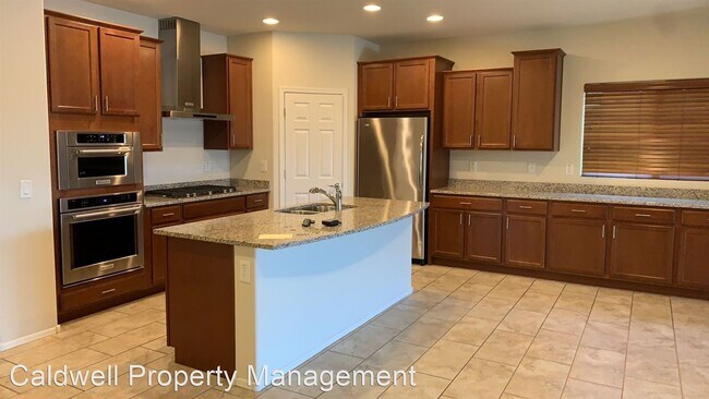 Building Photo - 3 br, 2.5 bath House - 11109 E. Travertine...