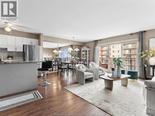 Photo du bâtiment - 8591 Riverside Dr E