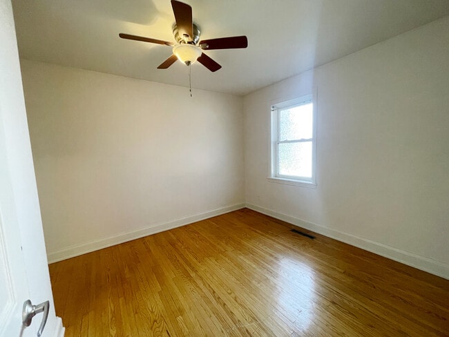 Building Photo - Spacious Suite In North End