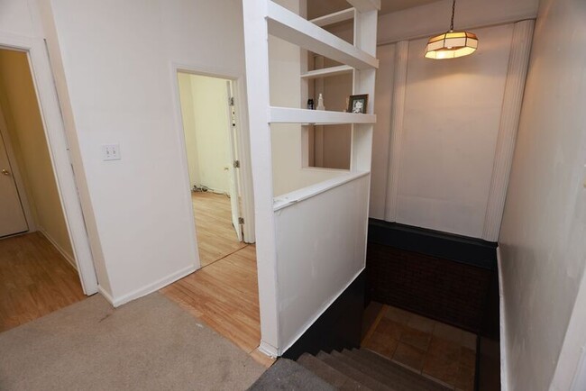 Building Photo - 823 Mosby St
