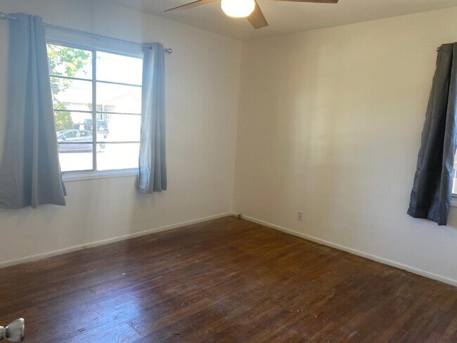 Building Photo - 5700 Lasaine Ave