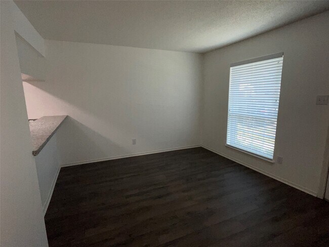 Foto del edificio - 1110 W Tri Oaks Ln