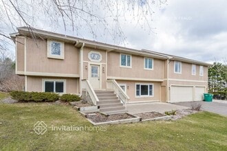 Building Photo - 100 Interlachen Way