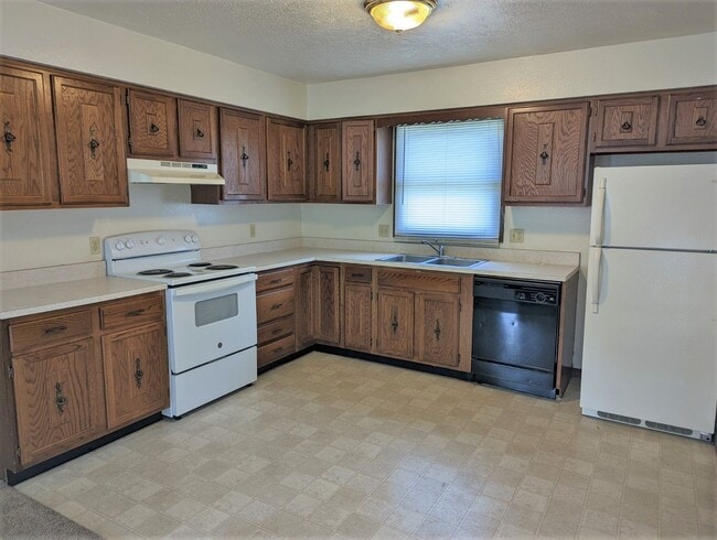 Foto del edificio - 2 Bedroom 1 Bathroom Duplex with FULL base...