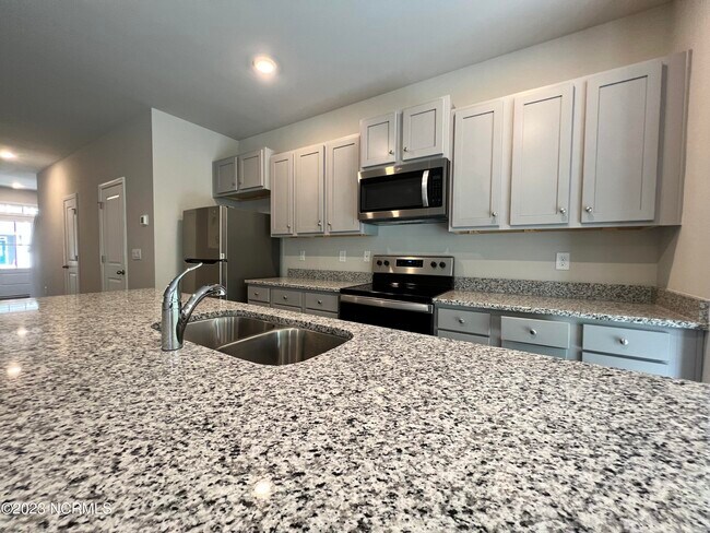 Building Photo - 3618 Roseblossom Dr