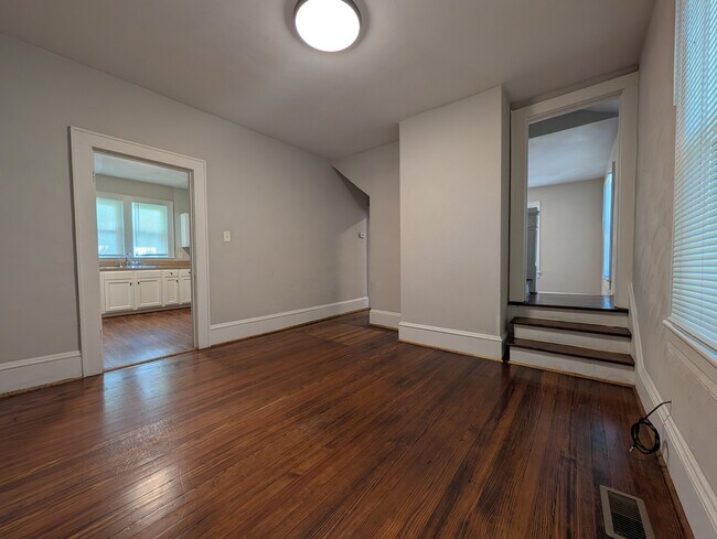 Foto del edificio - 931 McDowell Ave NW