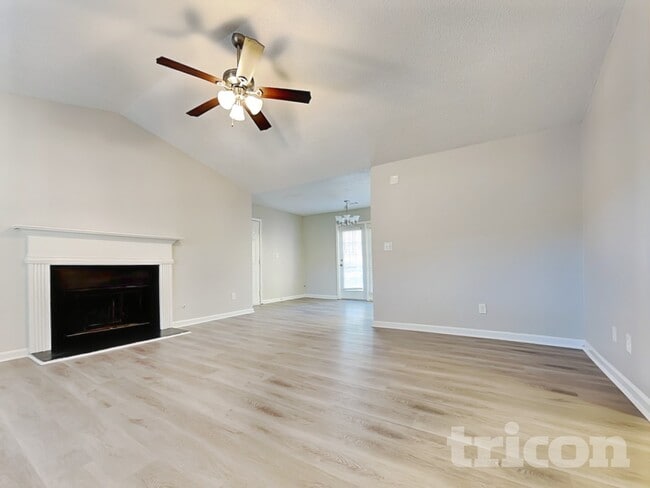 Building Photo - 404 Wolf Creek Ct