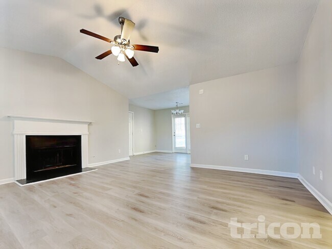 Foto del edificio - 404 Wolf Creek Ct