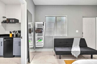 Building Photo - 1540 NW 46th St