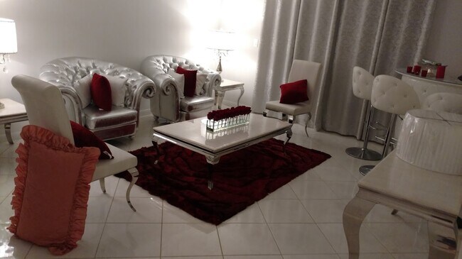 Building Photo - 700 Layne Blvd