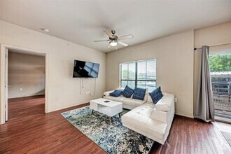 Building Photo - 5117 N Lamar Blvd