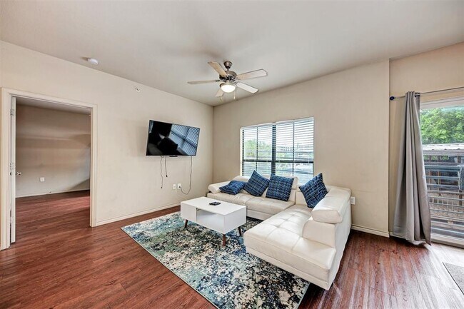 Foto del edificio - 5117 N Lamar Blvd