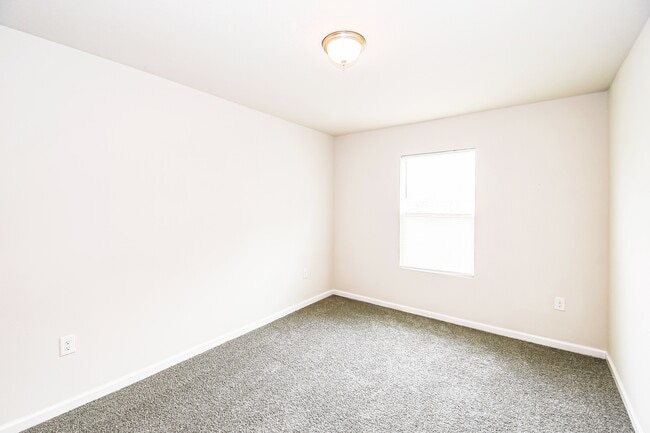 Building Photo - 45327 Red Brick Dr
