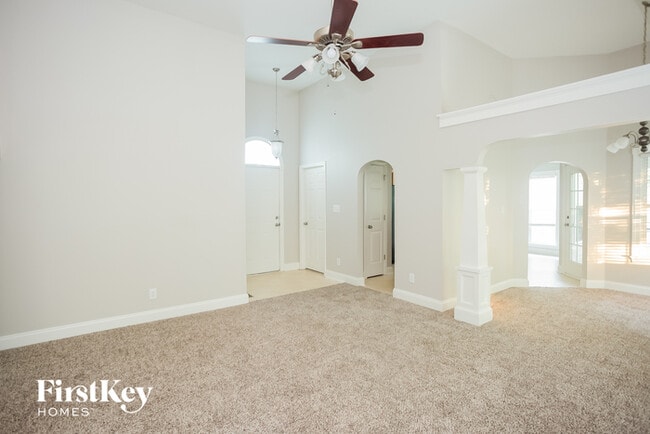 Building Photo - 472 Riverglen Dr NW