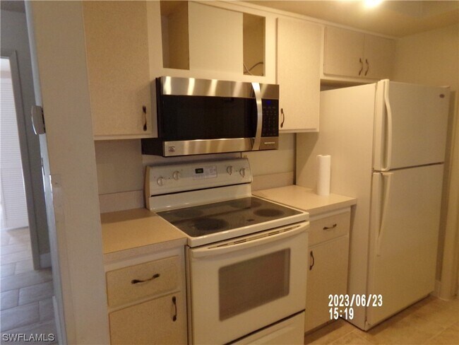 Foto del edificio - 1421 SE 23rd Pl