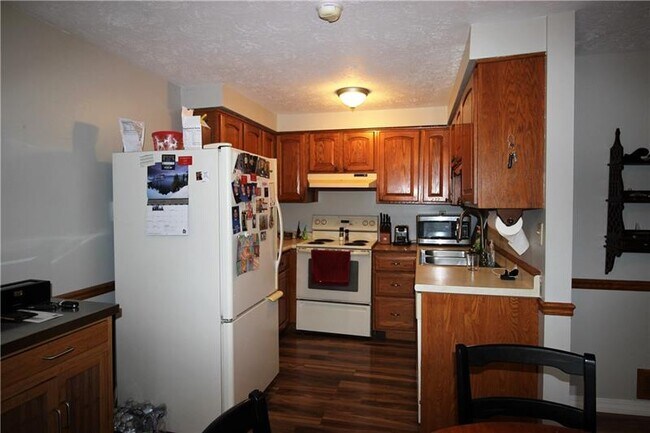 Foto del edificio - 401 Cricketwood Ct